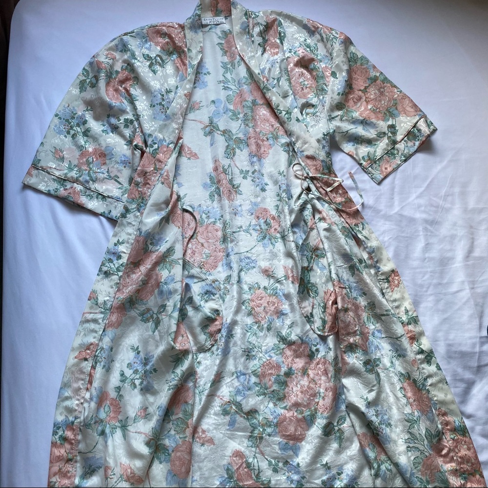 Erika Taylor Intimates robe - Picture 5 of 9